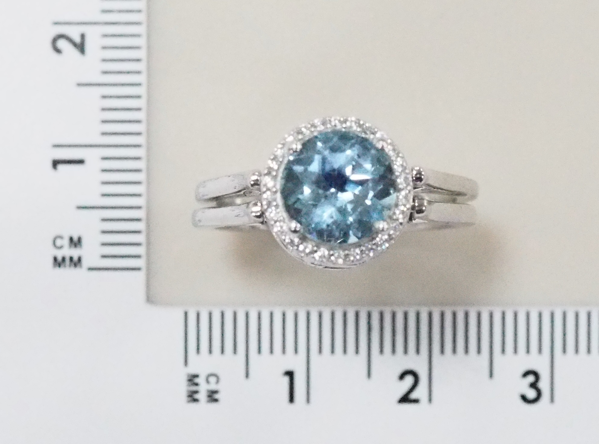 Серебряное кольцо 925 пробы; вставки 1 Сапфир 2,55 ct F/2; 1 Топаз 2,3 ct; Россыпь Циркон бесцв. 0,3